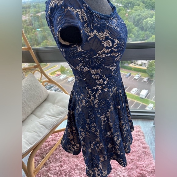 Vintage Lace fit and flare skater dress size small - Picture 4 of 10